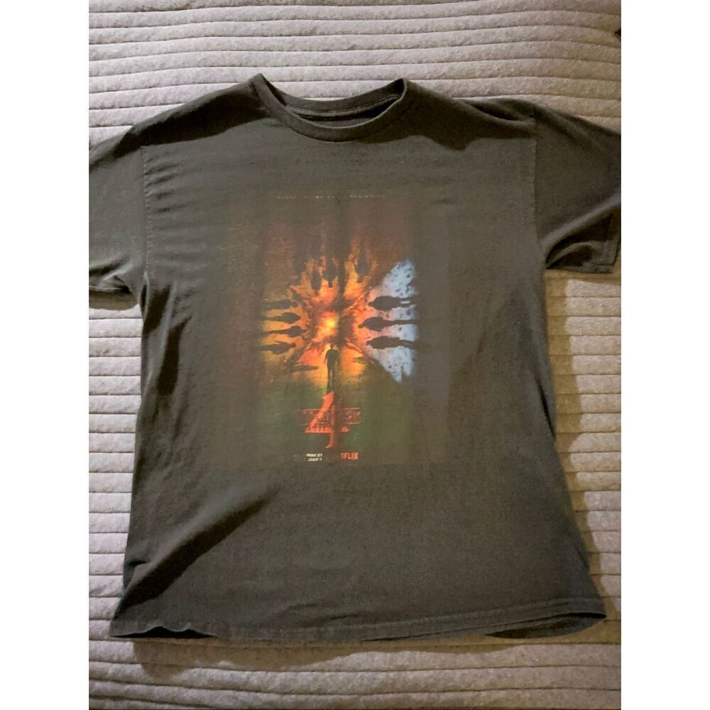 Stranger Things Season 4 Promo Poster Graphic T-Shirt – Men’s Large (No Tag) – P
